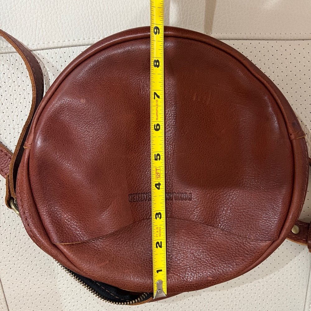 Portland leather crossbody and wallet - Picture 5 of 13